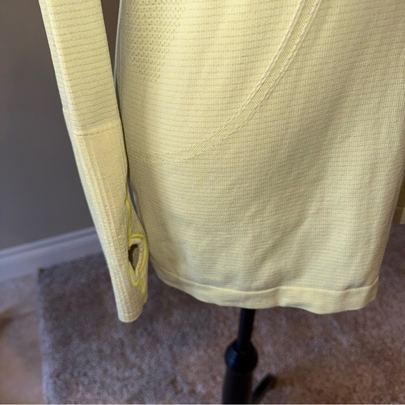Lululemon Swiftly Tech Shirt Long-sleeve Tee Yellow Women's Size 8 - Picture 6 of 11